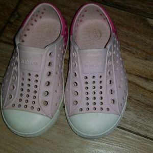 Native toddler shoes size C6